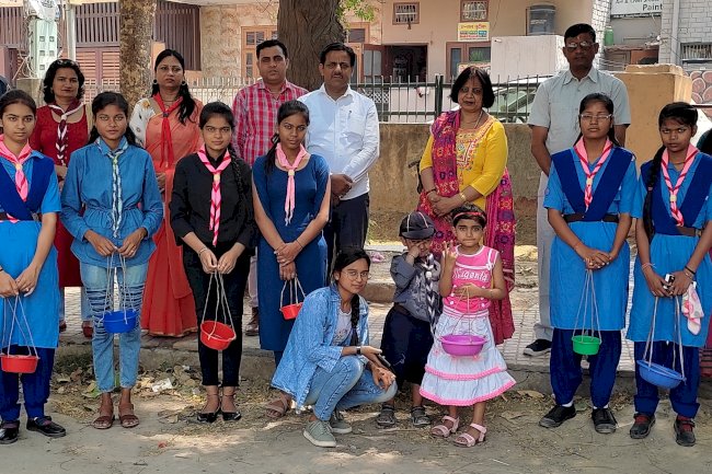 बेजुबान पक्षियों के लिए लगाये कसोरे 