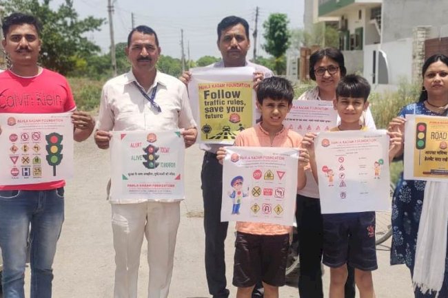 पहला कदम फाउंडेशन ने चलाया रोड़ सेफ्टी कार्यक्रम 