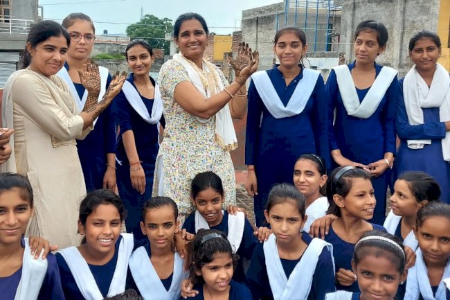 पहला कदम फाउंडेशन ने किया मेहँदी रचाओ प्रतियोगिता का आयोजन 