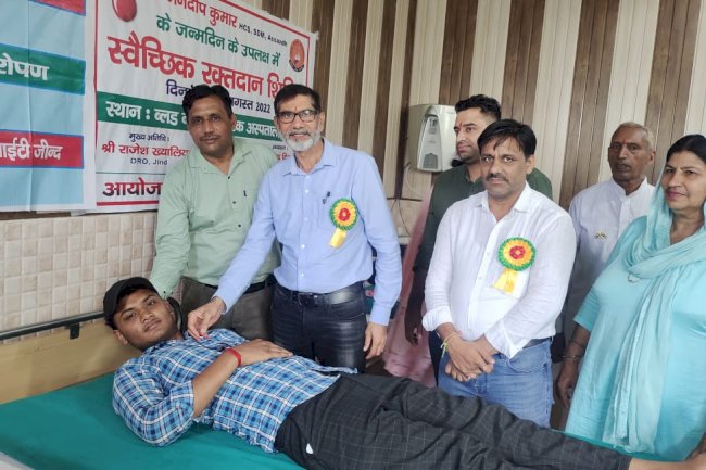 पहला कदम फाउंडेशन ने सामान्य अस्पताल में लगाया रक्तदान शिविर