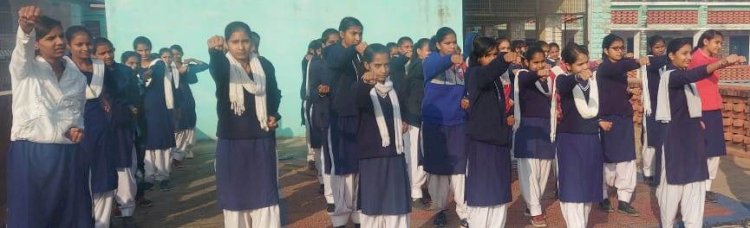 सविधान दिवस पर बच्चों ने बेटी बचाओ बेटी पढाओ का दिया सन्देश 