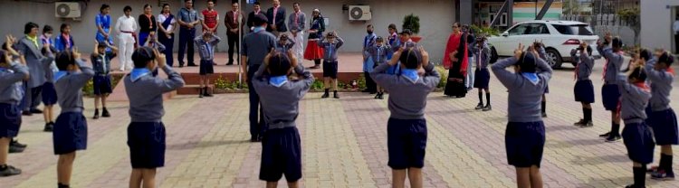 75कब बच्चों को किया सम्मानित 