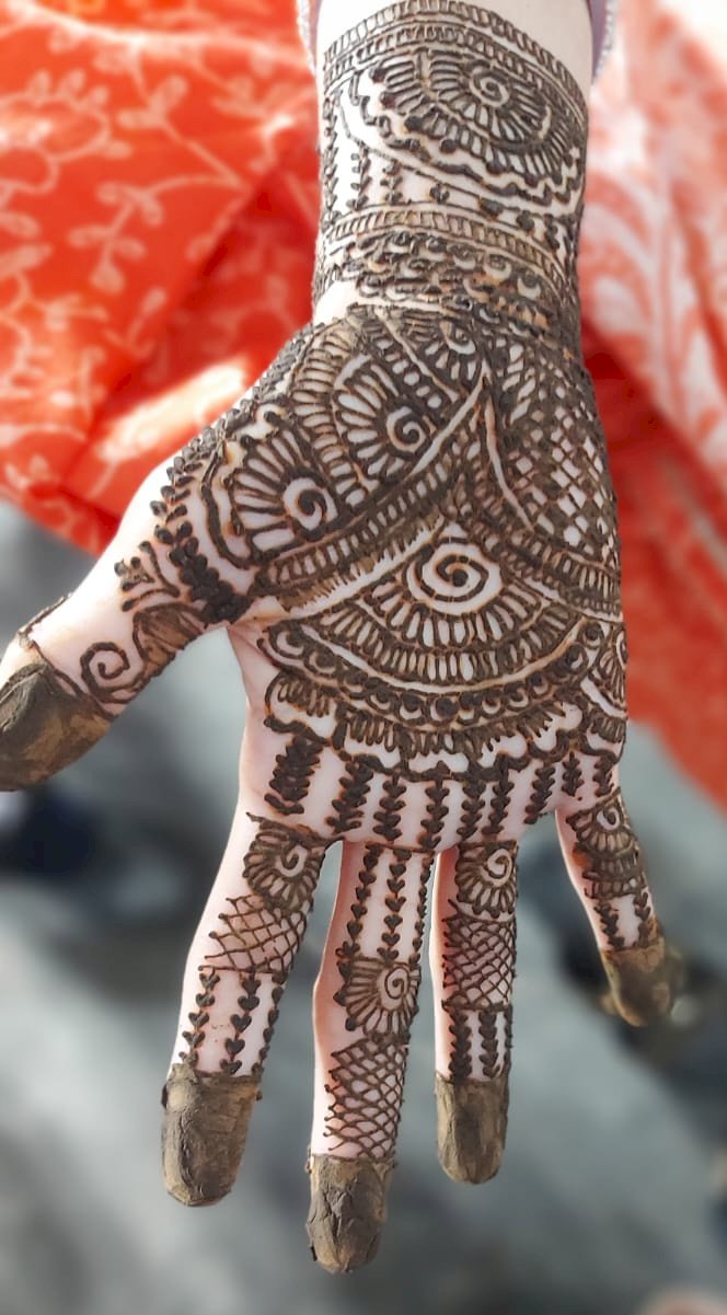 पहला कदम फाउंडेशन ने किया मेहँदी रचाओ प्रतियोगिता का आयोजन 