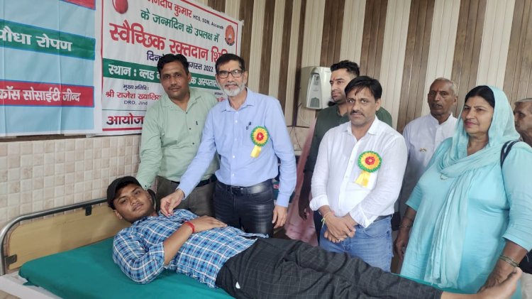 पहला कदम फाउंडेशन ने सामान्य अस्पताल में लगाया रक्तदान शिविर