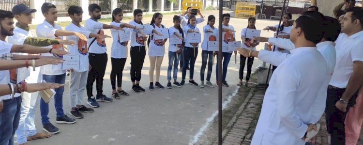 पहला कदम फाउंडेशन ने गांधी व शास्त्री को पुष्प अर्पित करके निकाली नशा मुक्त रैली 