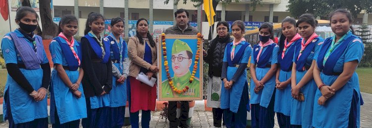 पहला कदम फाउंडेशन व गाइड लड़कियों ने किया बोस को सेल्यूट