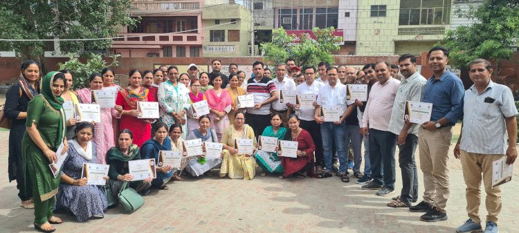 6 दिवसीय  कैम्प समापन पर दिए सर्टिफिकेट