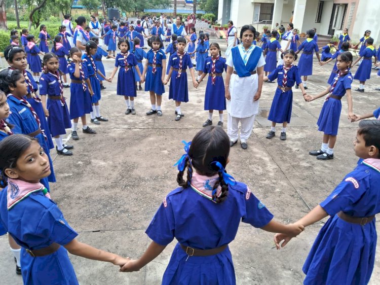 5 बुलबुल लड़कियों सहित फ्लॉक लीडर संतरों ने राज्य स्तरीय हीरक पंख प्रशिक्षण में लिया भाग 