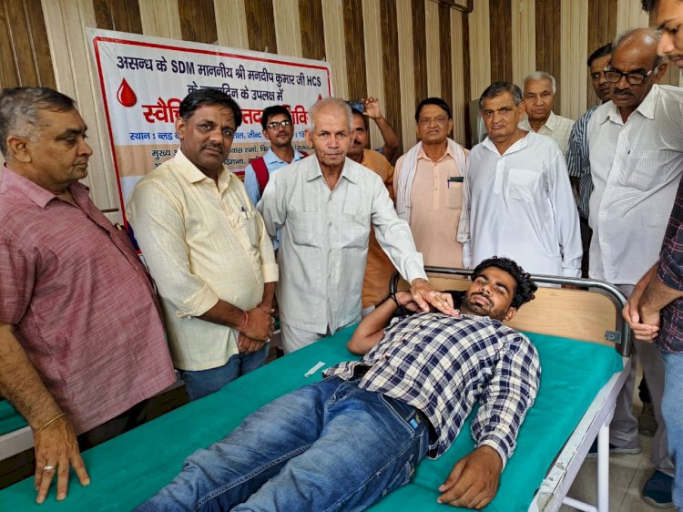 पहला कदम फाऊंडेशन ने किया 33 यूनिट रक्तदान .................