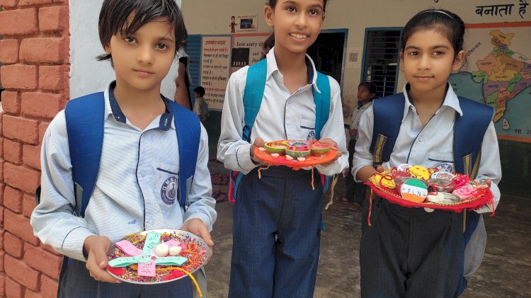 बच्चों ने एफ एल एन राखी बनाकर दिया निपुण बनने का सन्देश 