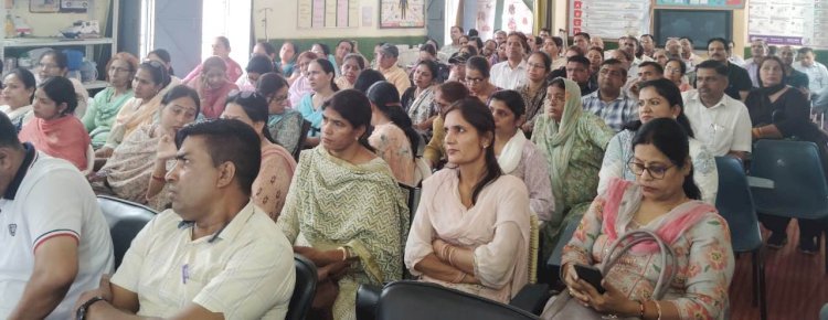 जिले के 294 मुख्य शिक्षकों व 65 मेंटर को करवाया सीआरपी से अवगत 