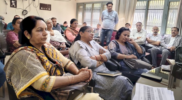 डाइट इक्कस में डीपीआईयू बैठक संपन्न, 